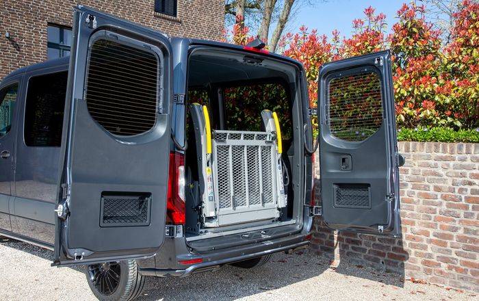 Modifikasi Mercedes-BenzSprinter Tourer ini ramah untuk penyandang disabilitas