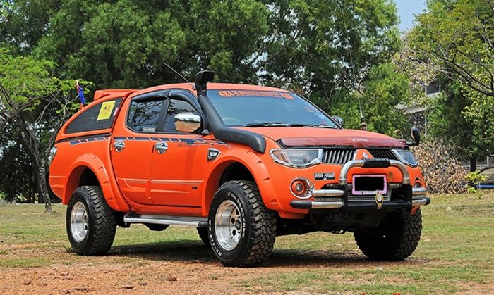 Modifikasi Mitsubishi Triton lawas dengan gaya kekar