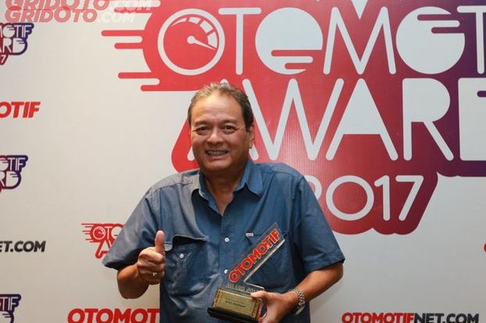 Tjahyadi Gunawan saat memenangi OTOMOTIF Award 2017