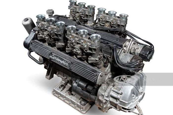 Mesin bekas copotan Lamborghini Miura 1967 yang terjual di rumah lelang RM Sotheby's.