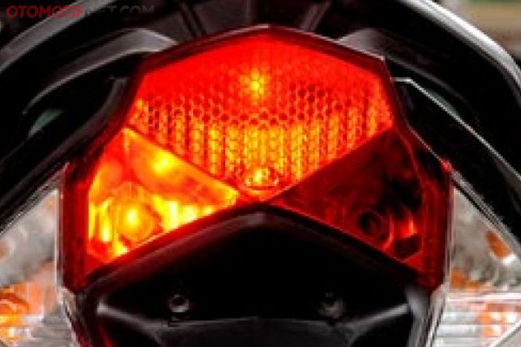 Ganti Bohlam Lampu Belakang Vario 125 Bikin Nyalanya Agresif Gridoto Com