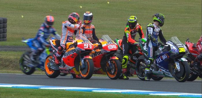 Marc Marquez adu argumen dengan Jorge Lorenzo di sirkuit Phillip Island saat sesi FP2 MotoGP Australia 2019