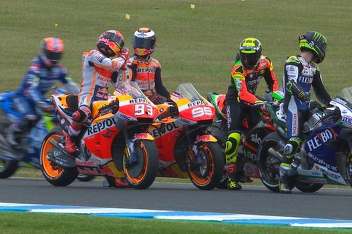 Marc Marquez adu argumen dengan Jorge Lorenzo di sirkuit Phillip Island saat sesi FP2 MotoGP Australia 2019