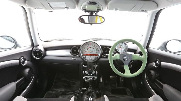 Interior MINI Cooper garapan Liberty Walk