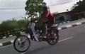 Video Aksi Kids Zaman Now Wheelie Pakai Honda Astrea Endingnya Menyedihkan
