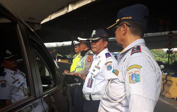 Ilustrasi pelanggar ganjil-genap