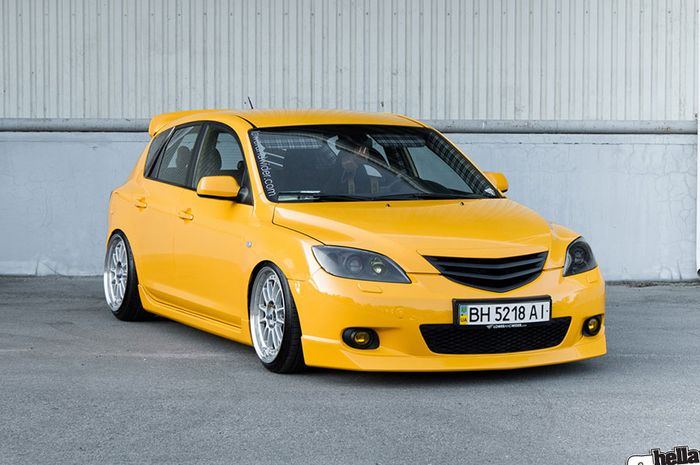 Modifikasi Mazda3 lama asal Ukraina sukses tampil lebih eye-catching 