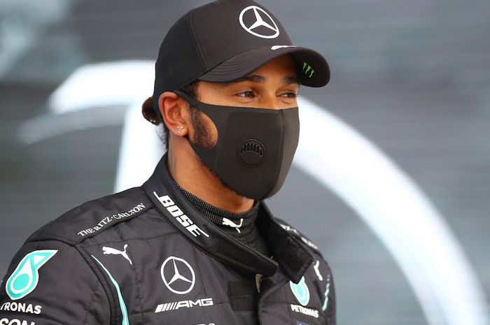 Jelang F1 Abu Dhabi 2020, Bos tim Mercedes kabarkan kondisi terkini Lewis Hamilton yang menjalani karatina mandiri karena positif Covid-19