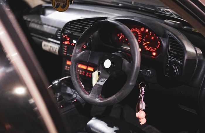 Interior BMW E36, setir pakai personal dan pasang OBD 18 Button