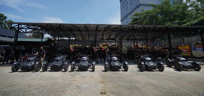 Line up Can-Am on road di dealer baru wilayah Pondok Indah, Jakarta Selatan.