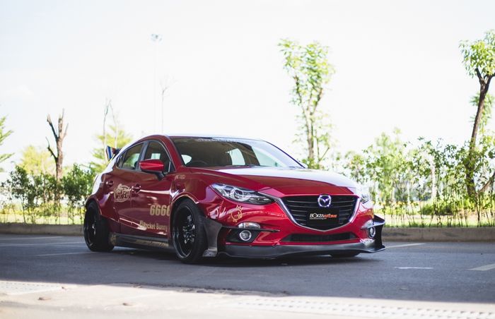 Modifikasi Mazda 3 tampil keren pakai body kit ala Rocket Bunny