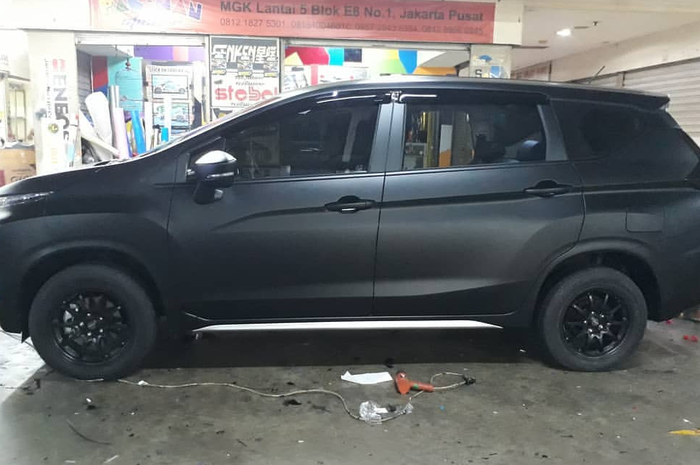 Mitsubishi Xpander tampil sangar berbalut satin hitam