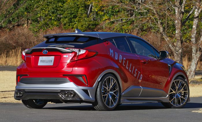 Tampilan belakang Toyota C-HR Modellista