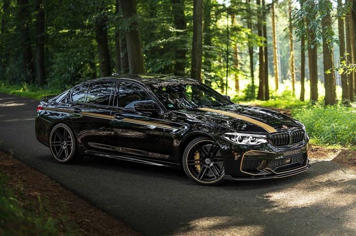 BMW M5 hasil modifikasi Manhart