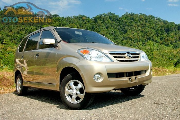 Spesifikasi dan kisaran harga Daihatsu Xenia tahun 2005 seken.                            