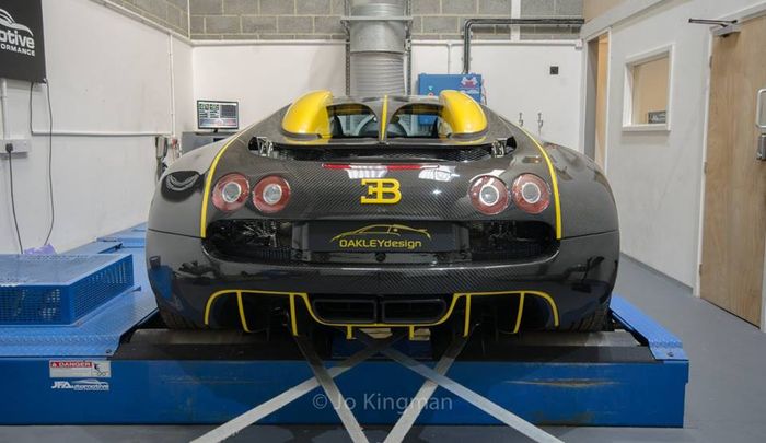 Bugatti Veyron garapan Oakley Design saat test dyno