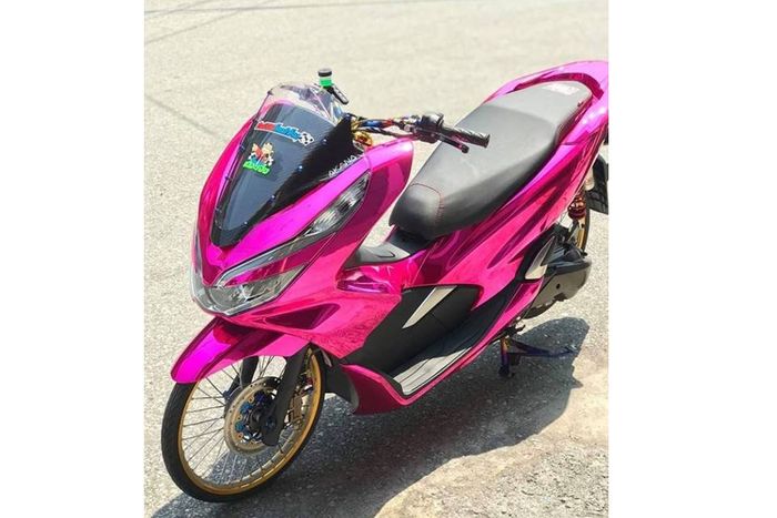 Honda PCX150 dengan lapis chrome berwarna ungu yang bikin &ldquo;menor&rdquo;