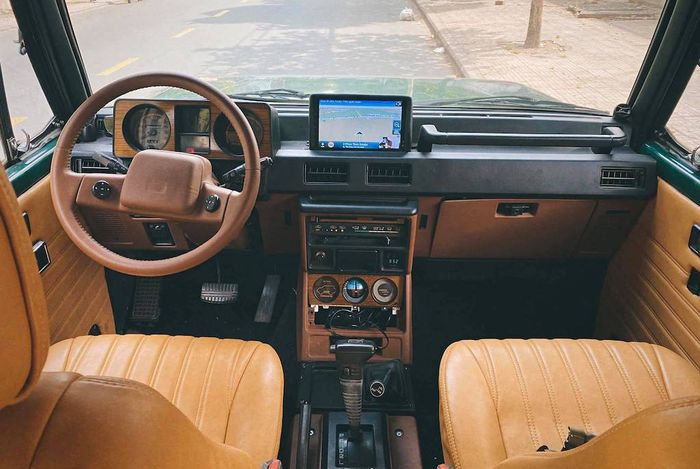 Tampilan kabin restorasi Mitsubishi Pajero generasi pertama