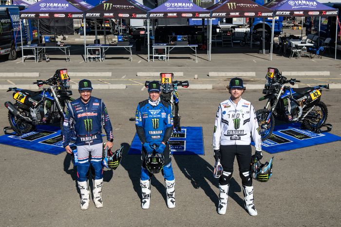 Pembalap Monster Energy Yamaha Rally Team di Reli Dakar 2022, dari kiri ke kanan: Ross Branch, Andrew Short dan Adrian Van Beveren