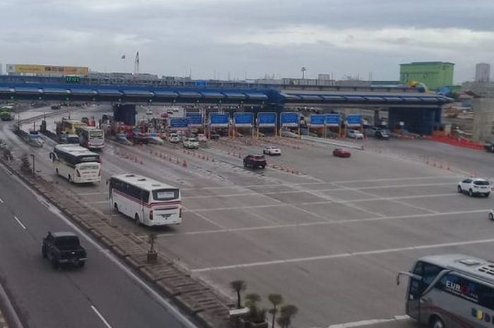 Ilustrasi, Suasana di Gerbang tol Cikarang Utama pasca Direlokasi