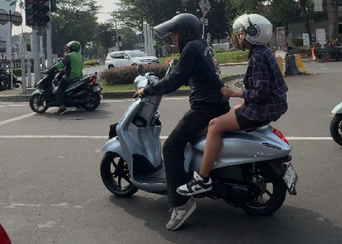 Silent treatment saat marahan di atas Yamaha Grand Filano 