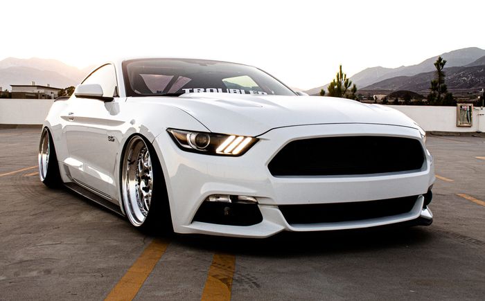 Pemasangan body kit bikin Ford Mustang ini lebih seksi