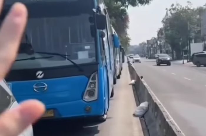 Viral Selebgram Zoe Levana terobos Jalur Busway di Jakarta, bukannya minta maaf malah cari simpati. Polisi cari alamat
