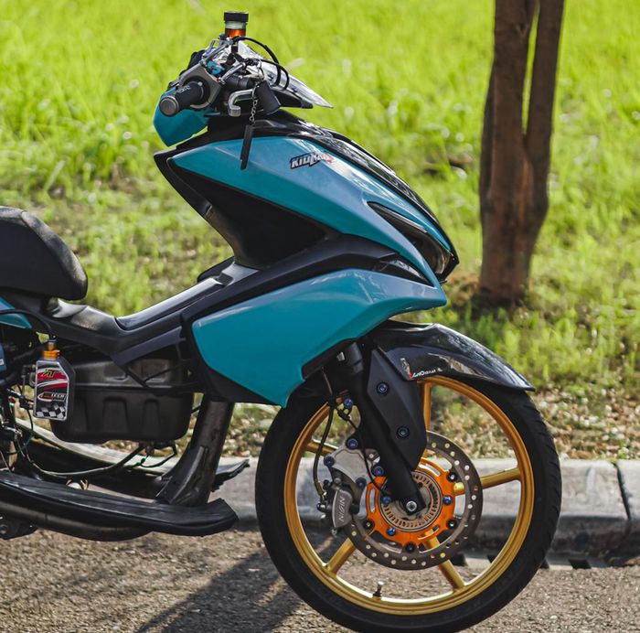 Yamaha Aerox pakai pelek RCB ring 17 dan upgrade pengereman