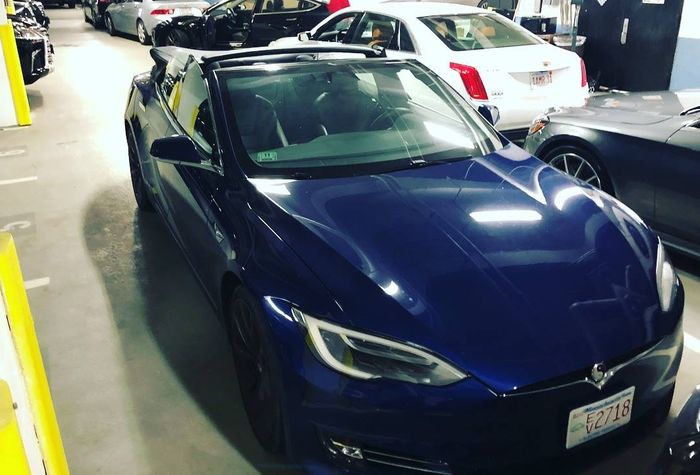 Modifikasi Tesla Model S dengan bentuk cabriolet