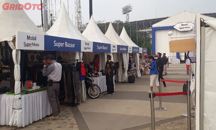 Tersedia juga booth bazaar di lokasi acara