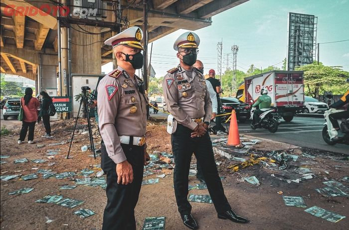 Pihak kepolisian Direktorat Polda Metro Jaya melakukan olah TKP dengan metode TAA