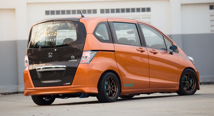 Beberapa sisipan aksen karbon juga disematkan pada Honda Freed 