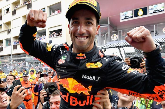 Daniel Ricciardo saat merayakan kemenangan keduanya musim 2018 di GP F1 Monako