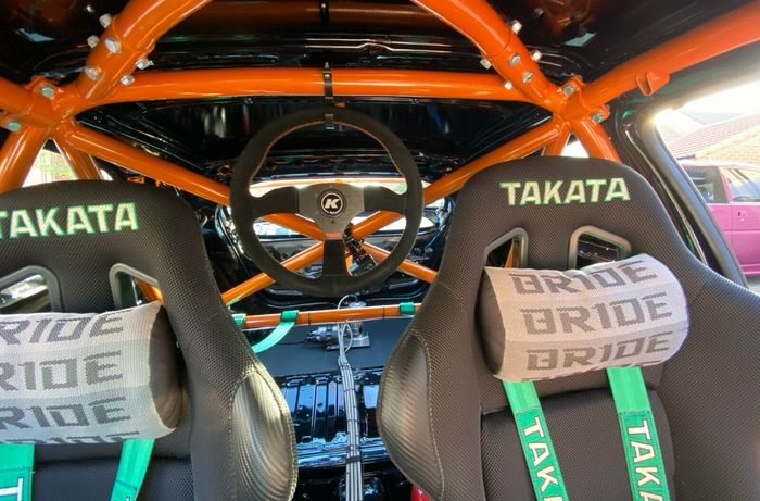 Tampilan kabin modifikasi Honda Civic Type R FN2