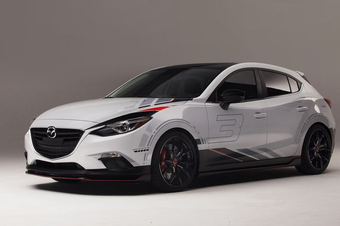 Mazda3 Clubsport dengan  full body kit
