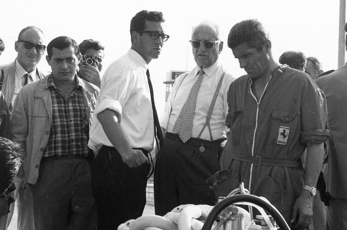 Mauro Forghieri (tengah) bersama pendiri Ferrari, Enzo Ferrari
