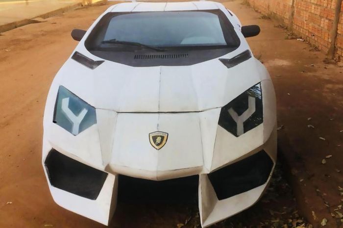 Hasil modifikasi Fiat Uno menjadi Lamborghini Aventador