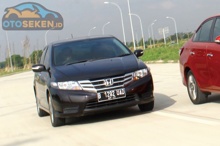 Harga dan spesifikasi Honda City E tahun 2011 seken.