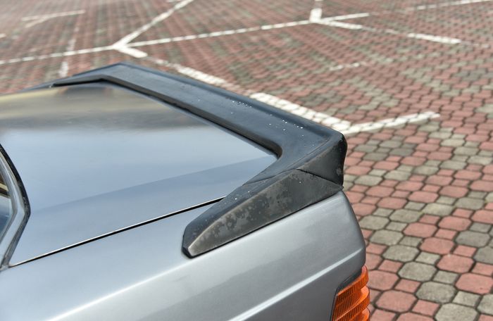 Ducktail hitam lansiran Kamei X1 di modifikasi Mercedes-Benz 190E