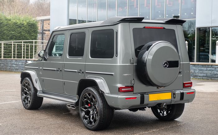 Tampilan belakang Mercedes-AMG G63 hasil garapan Kahn Design, Inggris