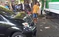 Daihatsu Xenia Berubah Bentuk, Depan Ringsek Temper Railbus di Jalan Slamet Riyadi Solo