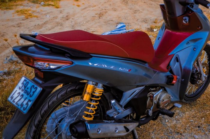 Suspensi belakang pakai shock Ohlins