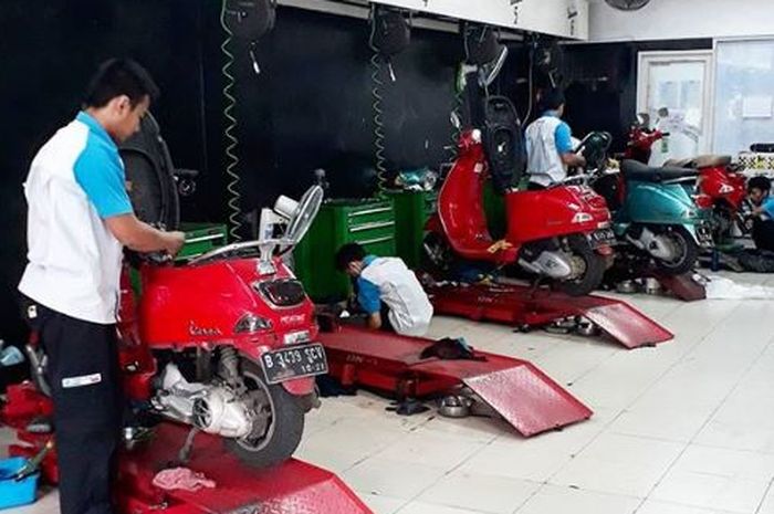 Mekanik servis Vespa matik