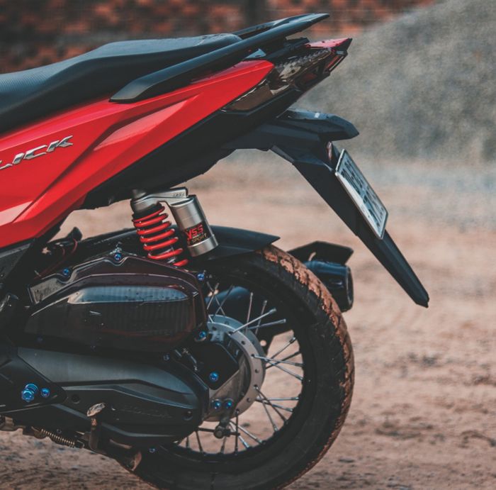 Suspensi belakang diupgrade dengan YSS G-Sport