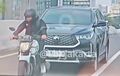Sengaja Banget, Pemotor Lewat JLNT, Diklakson Enggak Mau Minggir 
