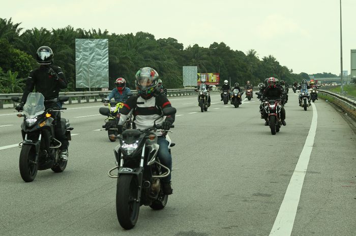 Riding di jalan bebas hambatan si Malaysia