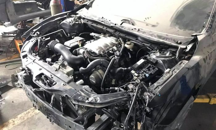 Mesin V8 4.300 cc bertenaga 290 dk terpasang di modifikasi Mazda6