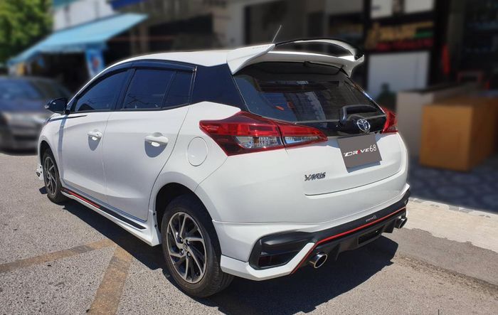 Tampilan belakang modifikasi Toyota Yaris facelift