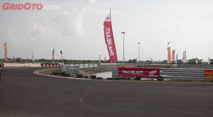 Tikungan pertama Sirkuit Bung Tomo