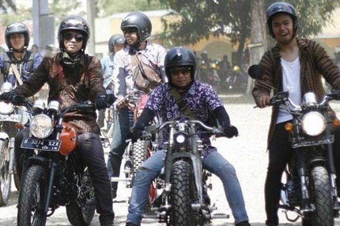 Para Bikers Rayakan Hari Batik Nasional dengan Rolling Thunder Sambil Kenakan Batik